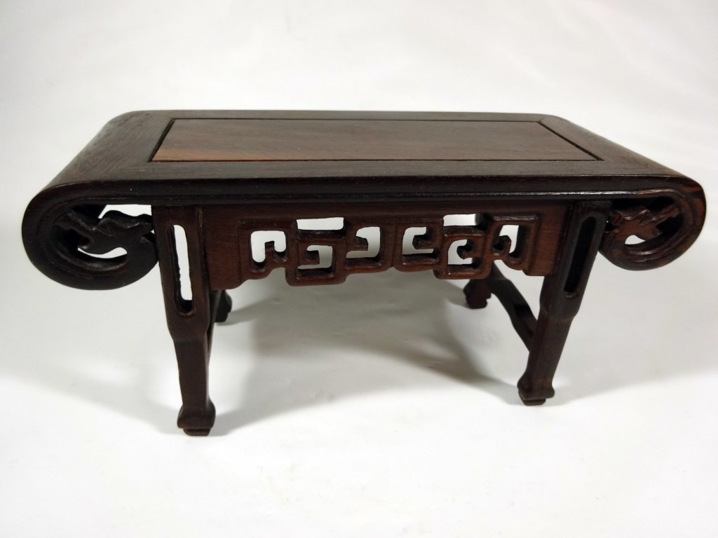 MINIATURE CARVED WOODEN ALTAR TABLE, APPROX 4"H: MINIATURE CARVED WOODEN ALTAR TABLE, APPROX 4"H