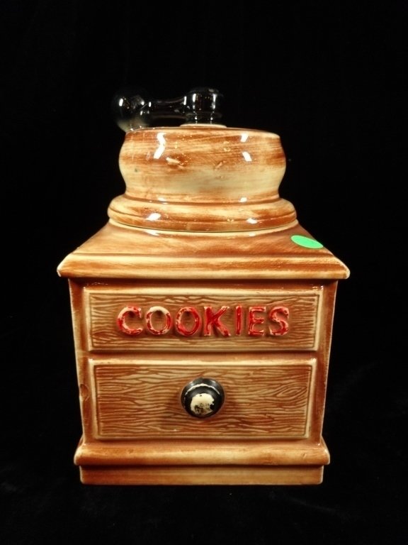MCCOY POTTERY COOKIE JAR, COFFEE GRINDER FORM, WITH: MCCOY POTTERY COOKIE JAR, COFFEE GRINDER FORM, WITH LID, 10"H, SKU026.17