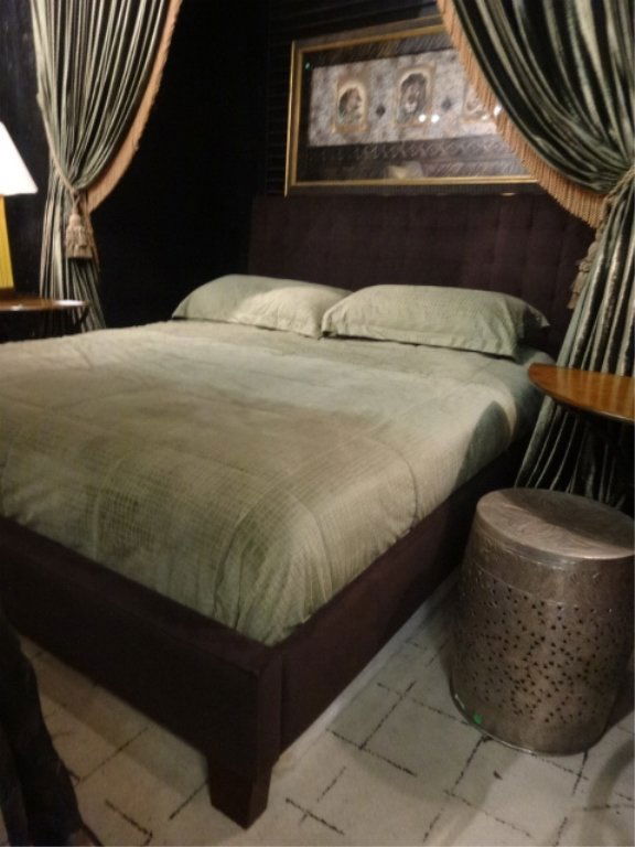 KING UPHOLSTERED BED BY AMERICAN LEATHER, COCOA BROWN: KING UPHOLSTERED BED BY AMERICAN LEATHER, COCOA BROWN PADDED HEADBOARD AND FRAME, HEADBOARD MOUNTS TO WALL, SLATS NOT INCUDED, EXCELLENT CONDITION, SKU065