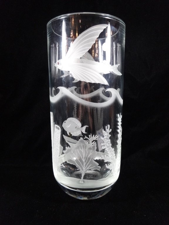 ETCHED ART CRYSTAL VASE, AQUARIUM DESIGN WITH FLYING (1 of 9)