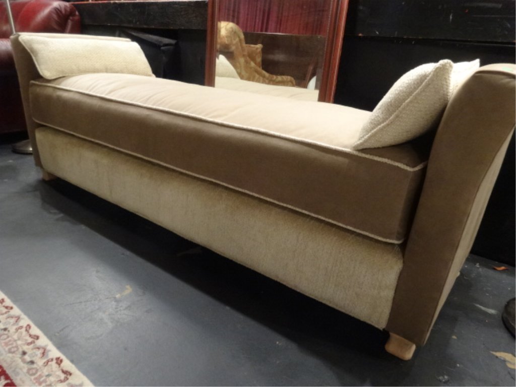 IMMACULATE UPHOLSTERED CUSTOM BENCH WITH ACCENT (1 of 5)