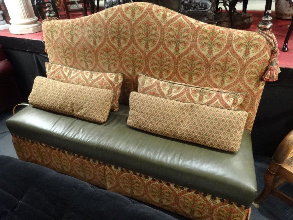 ITALIAN STYLE SETTEE WITH LEATHER SEAT, LARGE NAILHEAD (1 of 7)