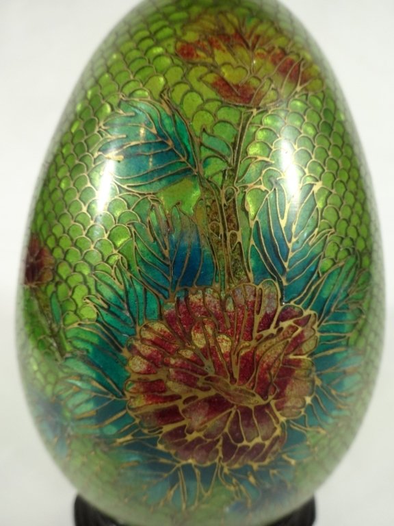 CHINESE GLASS EGG, CLOISONNE STYLE, GREEN, APPROX 6.5"H: CHINESE GLASS EGG, CLOISONNE STYLE, GREEN, APPROX 6.5"H ON STAND