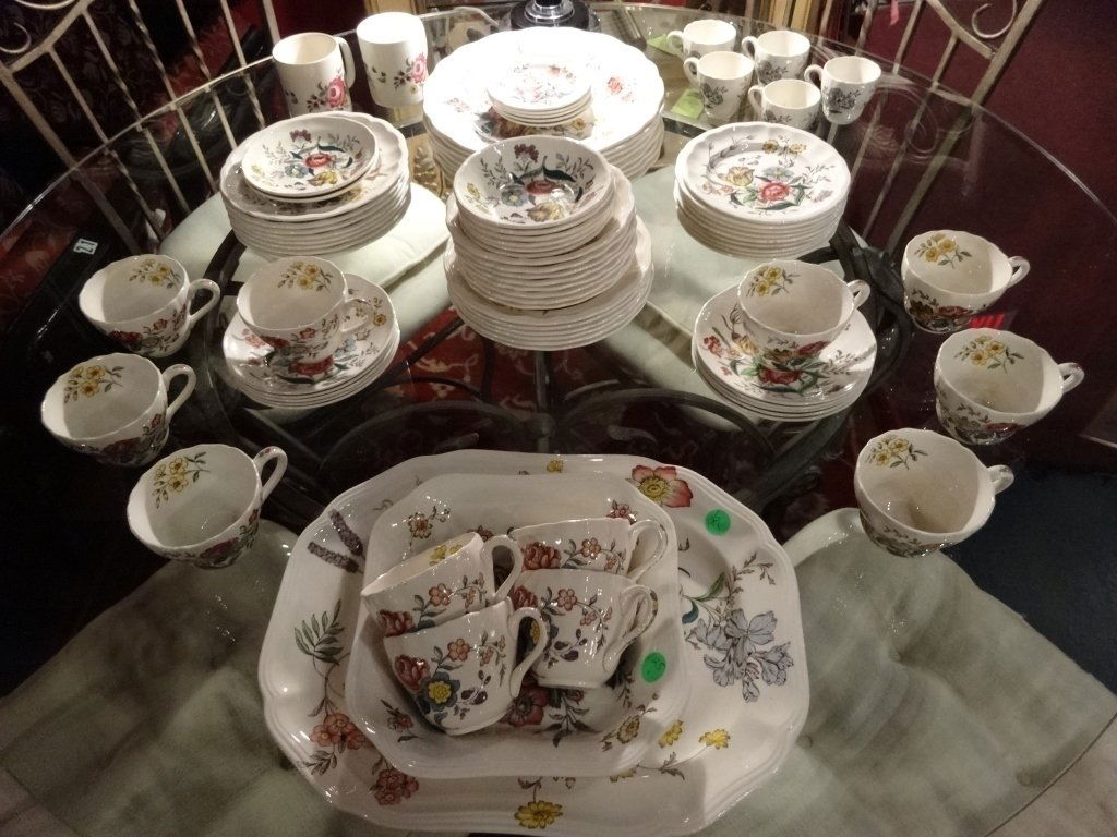 83 PC SPODE GAINSBOROUGH, INCLUDES 8 PLATES, 8 SALAD (1 of 9)