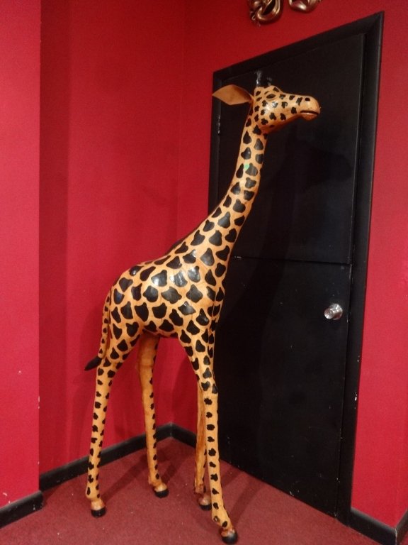 LARGE 6 FT LEATHER GIRAFFE SCULPTURE, EXCELLENT (1 of 5)