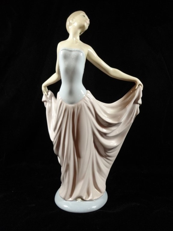 RETIRED LLADRO PORCELAIN FIGURINE "DANCER LLADRO", (1 of 5)