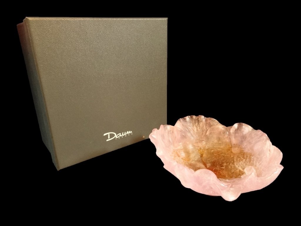 DAUM FRANCE PATE DE VERRE CRYSTAL HIBISCUS BOWL: DAUM FRANCE PATE DE VERRE CRYSTAL HIBISCUS BOWL (COUPELE CREUSE HIBISCUS), WITH ORIGINAL BOX, ETCHED DAUM FRANCE MARK, EXCELLENT CONDITION, 5.5"W, SKU9145.71