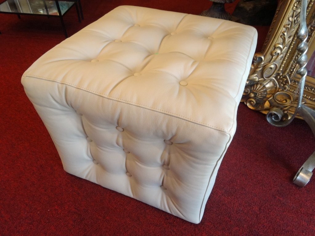 NEW NOT USED KRAVET LEATHER OTTOMAN, BUTTON TUFTED PALE (1 of 5)