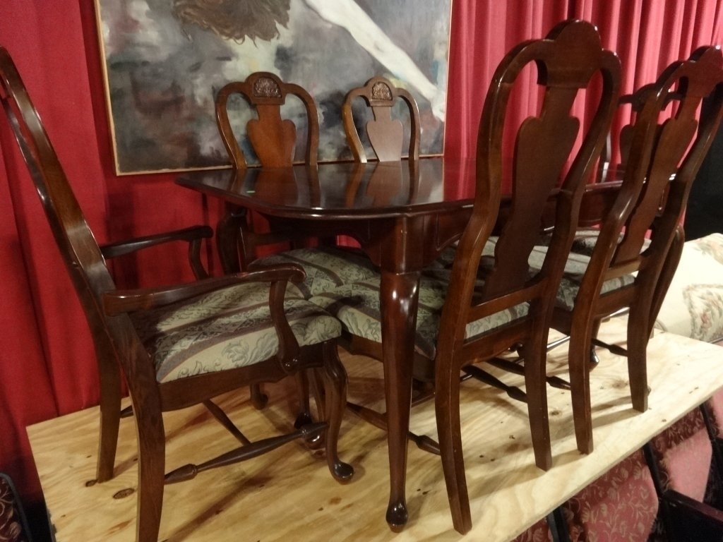 BASSETT QUEEN ANNE STYLE DINING TABLE, WITH LEAF AND 6 (1 of 4)