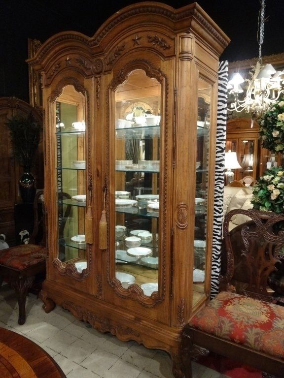ORNATE DISPLAY CABINET, 2 GLASS DOORS, LIGHTED INTERIOR (1 of 7)