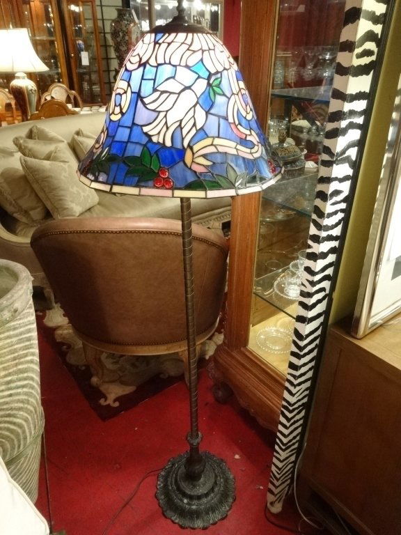 TIFFANY STYLE STAINED GLASS FLOOR LAMP, DOVES AND (1 of 6)