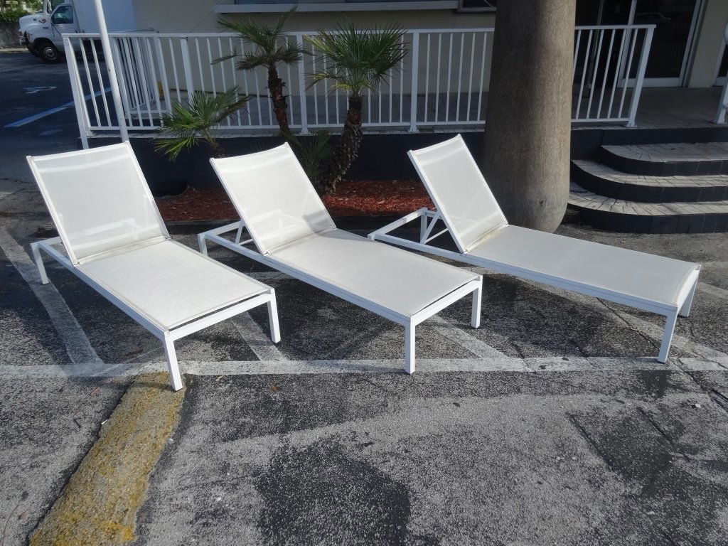 3 PC MODERN DESIGN PATIO LOUNGE CHAIRS, WHITE FINISH (1 of 5)