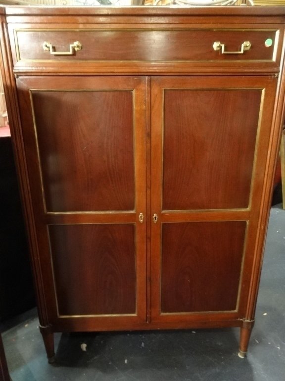 MAHOGANY SEMAINIER CHEST, 7 DRAWERS, 6 ENCLOSED BEHIND: MAHOGANY SEMAINIER CHEST, 7 DRAWERS, 6 ENCLOSED BEHIND 2 DOOR CABINET, BRASS PULLS AND ESCUTCHEONS, VERY GOOD CONDITION, SKU144.11