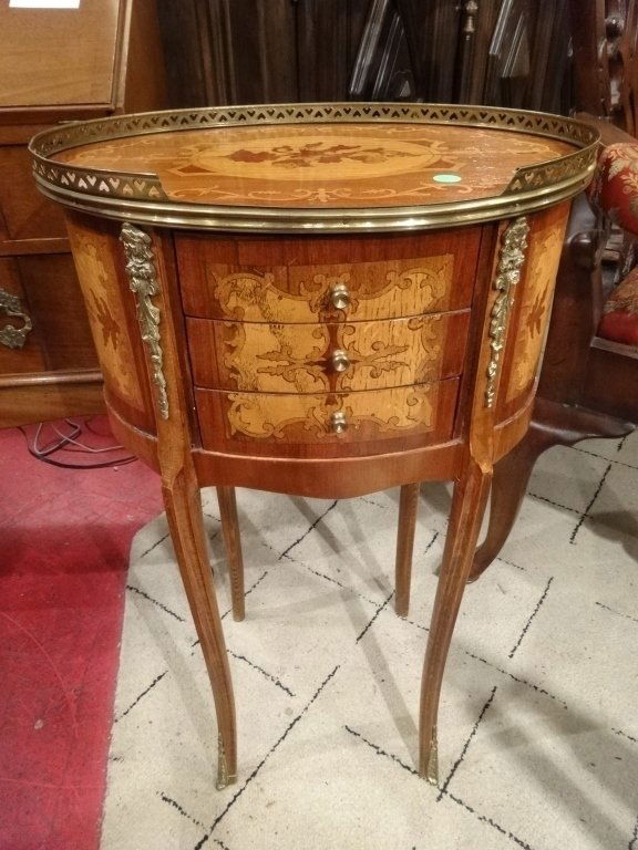 FRENCH EMPIRE OVAL MARQUETRY TABLE WITH 3 DRAWERS. GILT (1 of 7)