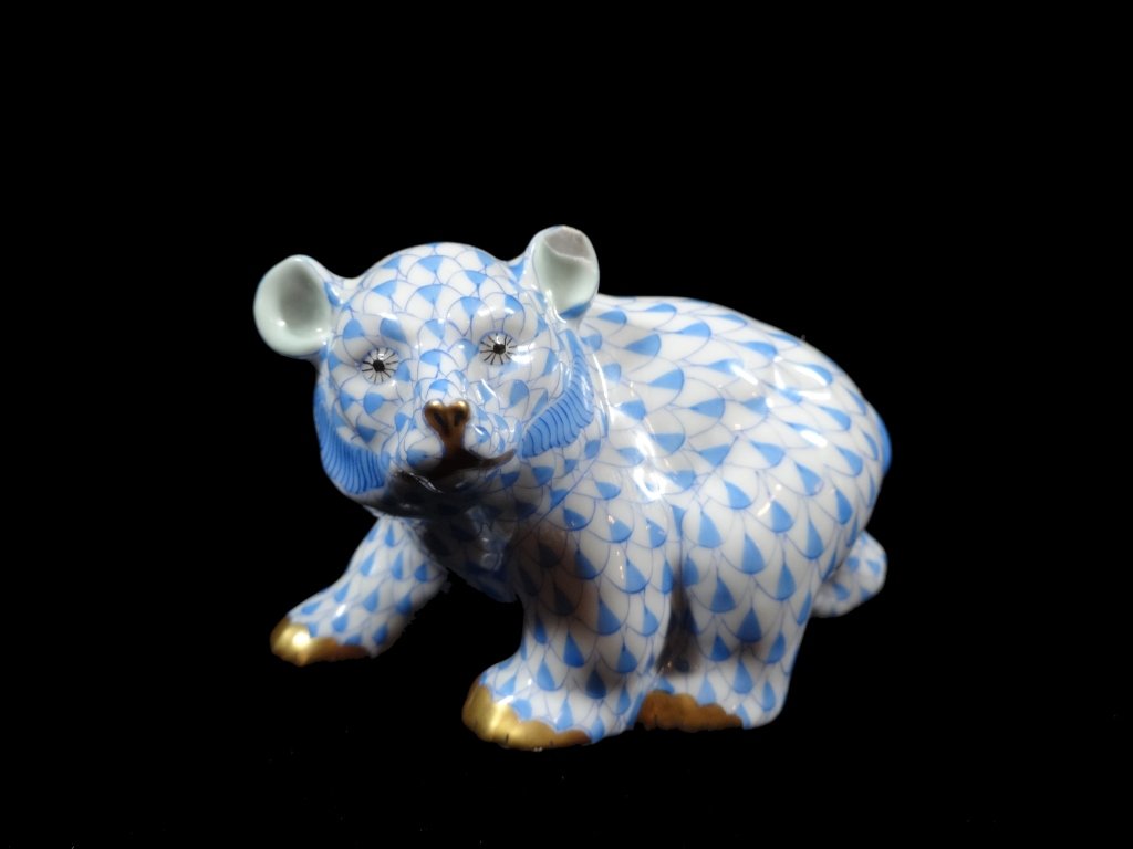 HEREND PORCELAIN BEAR, BLUE FISHNET, APPROX 2.5" X (1 of 6)