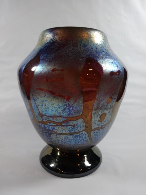 VINTAGE STEVEN BRADSHAW IRIDESCENT ART GLASS VASE, (1 of 10)