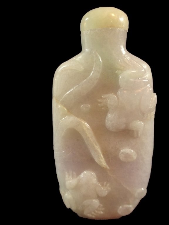 JADEITE SNUFF BOTTLE WITH TWO FROGS CARVED ON THE (1 of 6)