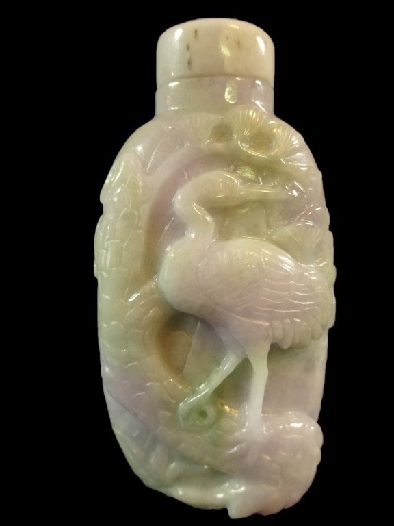 JADEITE SNUFF BOTTLE WITH A LARGE CRANE AND PINE TREE (1 of 7)