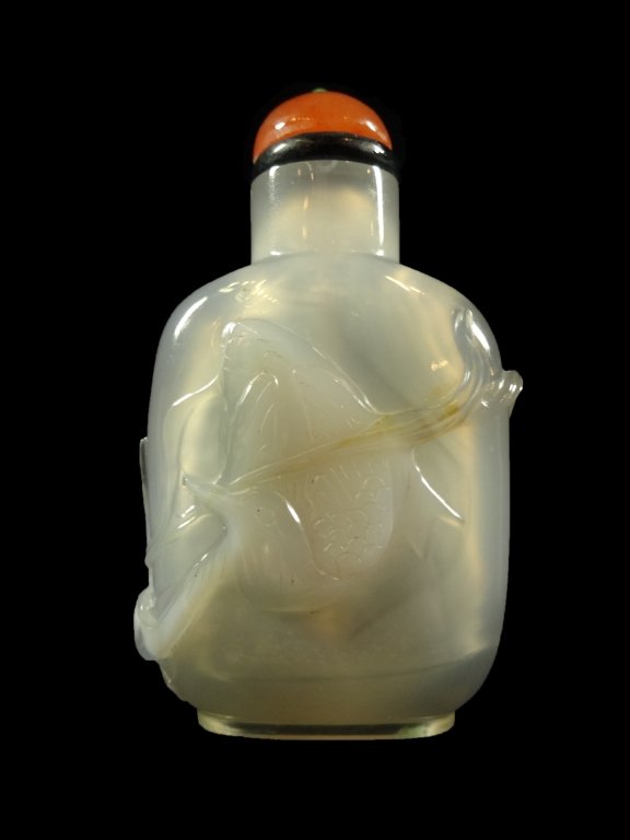 VERY FINE WHITE AGATE SNUFF BOTTLE, NICELY CARVED (1 of 10)
