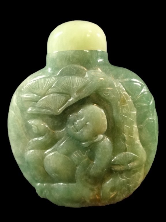 JADEITE SNUFF BOTTLE WITH A SEATED BUDDHA AND PINE TREE (1 of 6)