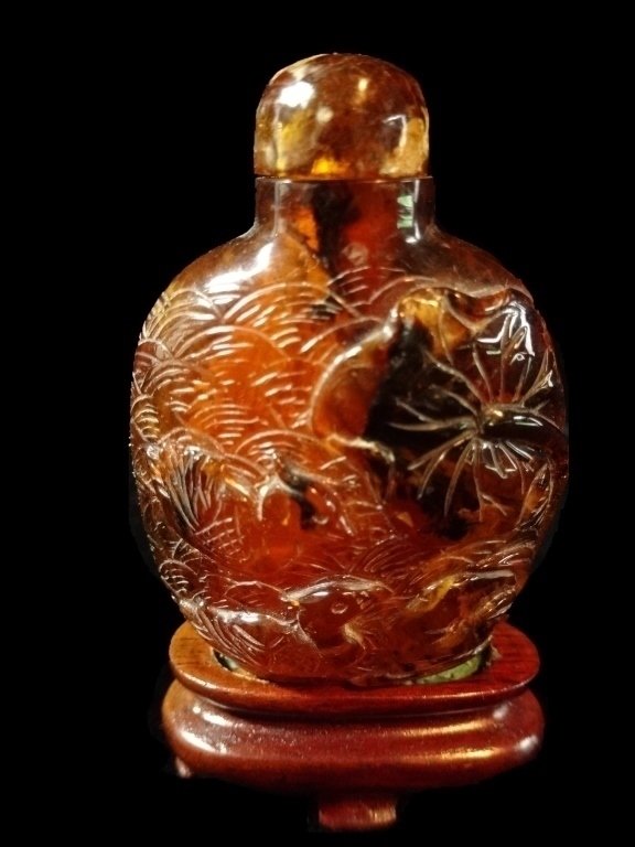AMBER SNUFF BOTTLE WITH A BEAUTIFUL CARVED DESIGN ALL (1 of 4)