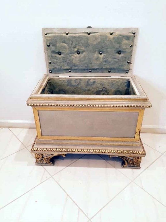 LOUIS XVI STYLE GOLD GILT AND PAINTED WOOD CHEST, (1 of 5)