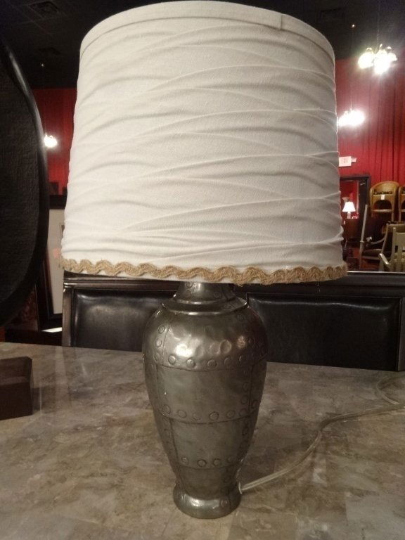 HAMMERED METAL STYLE TABLE LAMP, WHITE HORIZONTALLY (1 of 5)