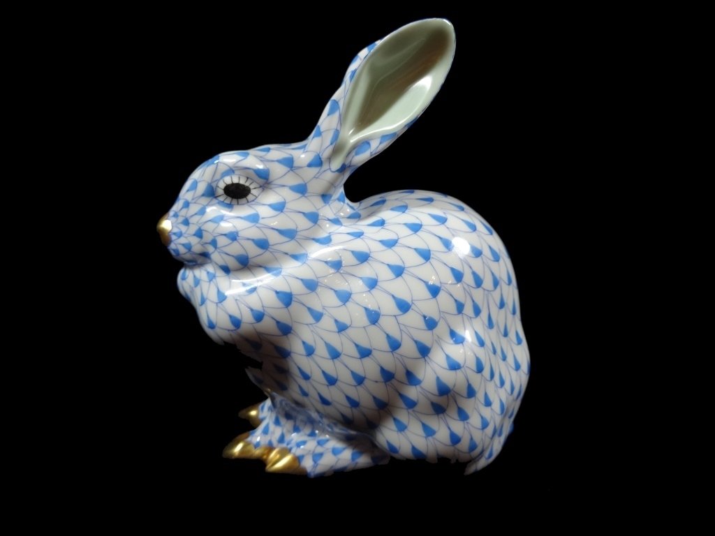 HEREND PORCELAIN  RABBIT / BUNNY, BLUE FISHNET, APPROX (1 of 5)