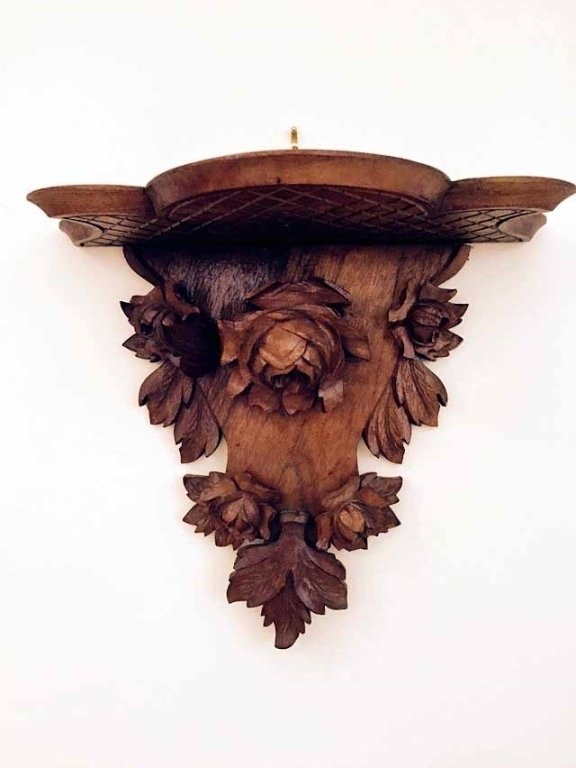 CARVED WOODEN WALL BRACKET WITH FLORAL DETAIL, APPROX (1 of 2)