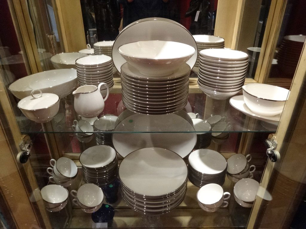 94 PC NORITAKE CHINA "IVONNE" PATTERN SERVICE FOR 12, (1 of 4)