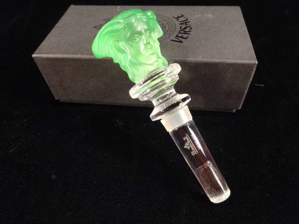 ROSENTHAL VERSACE CRYSTAL WINE STOPPER, GREEN, NEW IN: ROSENTHAL VERSACE CRYSTAL WINE STOPPER, GREEN, NEW IN ORIGINAL BOX, 5"H, SKURO.05