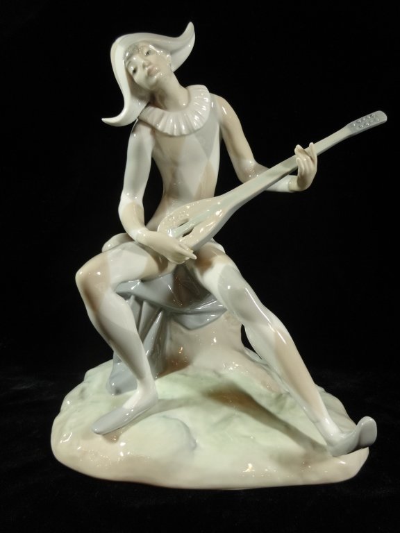 RETIRED LLADRO PORCELAIN FIGURINE "TROUBADOUR LLADRO", (1 of 6)