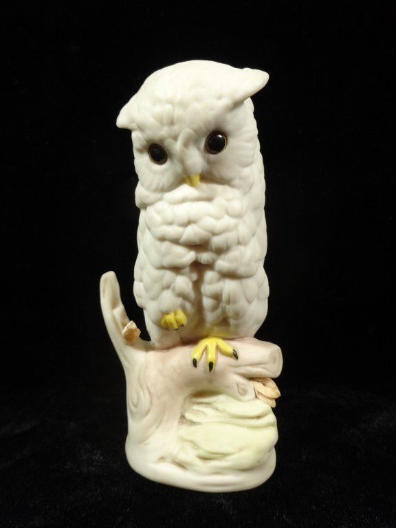 CYBIS PORCELAIN SCULPTURE, WHITE OWL, APPROX 4.5"H: CYBIS PORCELAIN SCULPTURE, WHITE OWL, APPROX 4.5"H
