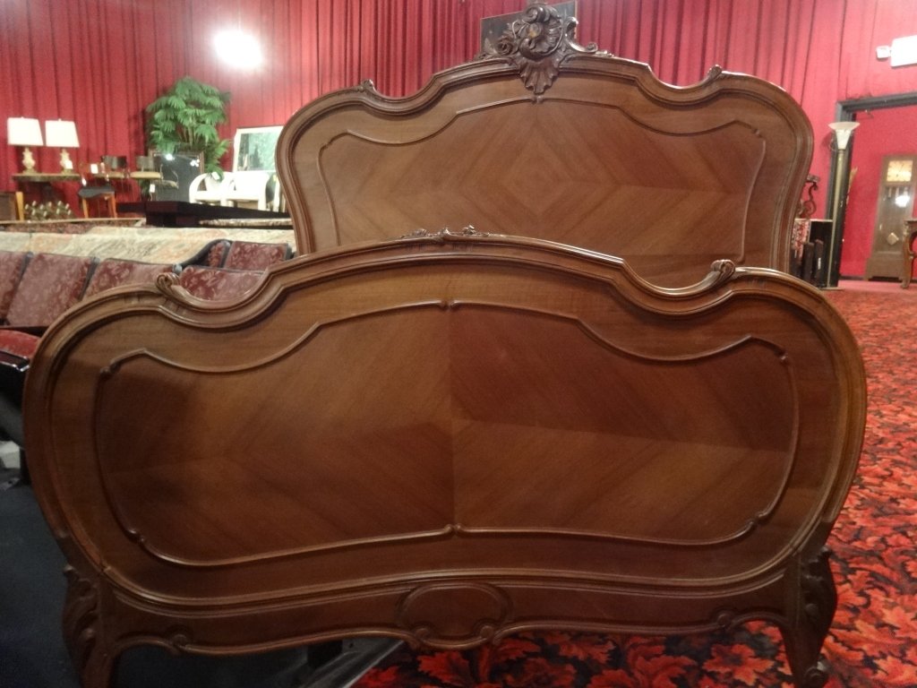 LOUIS XV STYLE FULL BED, EARLY 20TH CENTURY, INCLUDES: LOUIS XV STYLE FULL BED, EARLY 20TH CENTURY, INCLUDES HEADBOARD, FOOTBOARD RAILS, APPROX 54"W