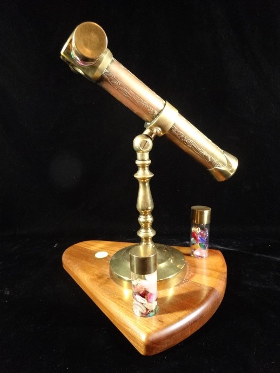 KALEIDOSCOPE WITH 3 INTERCHANGEABLE TUBES OF COLORED: KALEIDOSCOPE WITH 3 INTERCHANGEABLE TUBES OF COLORED SHELLS & FACETS, WOODEN BASE, APPROX 12" X 9.5" X 8.5"