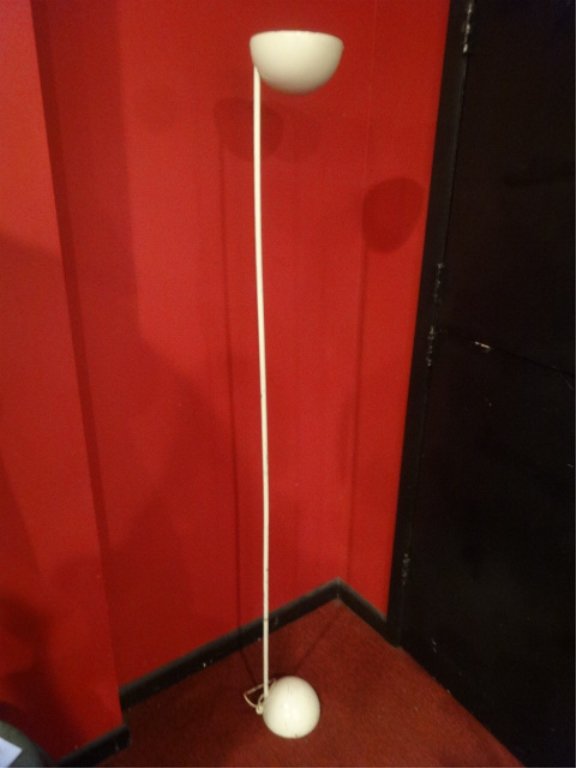 ROBERT SONNEMAN MID CENTURY TORCHIERE FLOOR LAMP, WHITE: ROBERT SONNEMAN MID CENTURY TORCHIERE FLOOR LAMP, WHITE FINISH, VERY GOOD VINTAGE CONDITION WITH SOME SCUFFS TO FINISH, 68"H