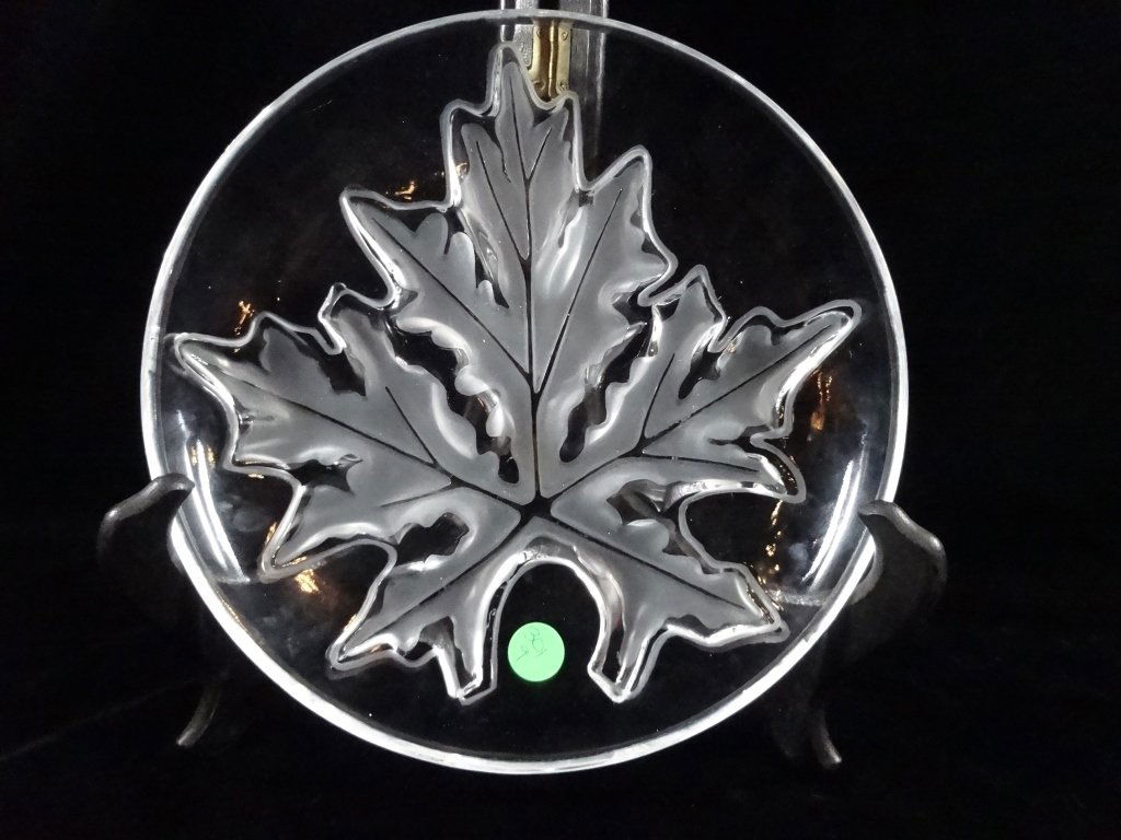 LALIQUE FRANCE CRYSTAL PLATE, MONTREAL PATTERN WITH OAK (1 of 3)