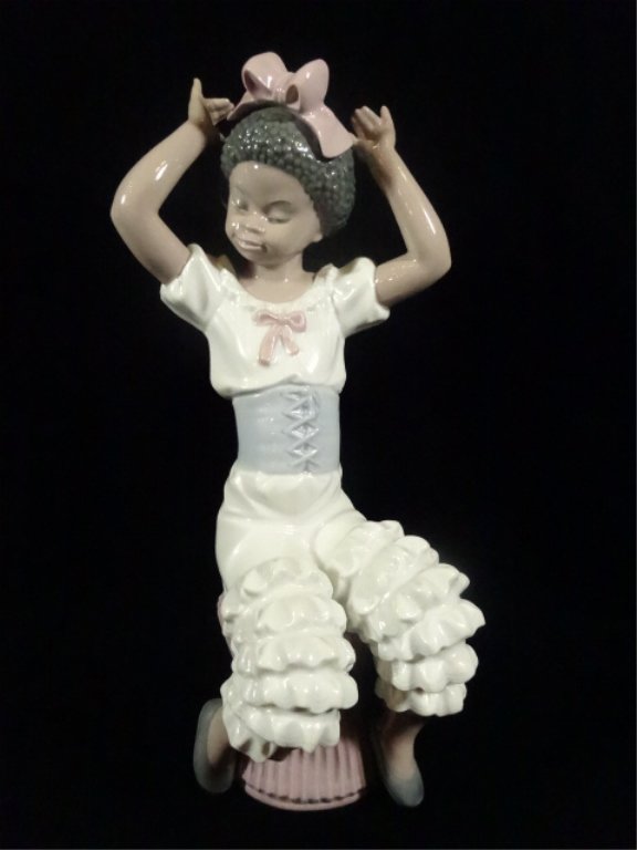 RETIRED LLADRO PORCELAIN FIGURINE "RHUMBA", #5160,: RETIRED LLADRO PORCELAIN FIGURINE "RHUMBA", #5160, ISSUED 1982, RETIRED 1998, SCULPTOR JOSE ROIG, APPROX 9.5" HIGH, GLAZED FINISH