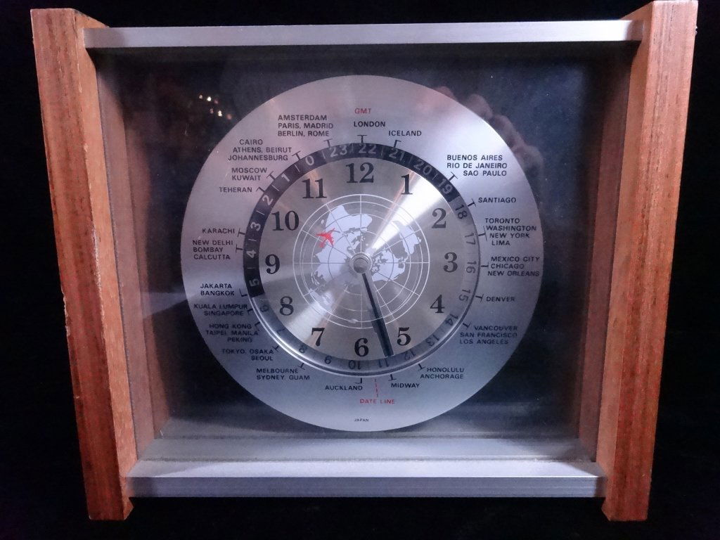 VINTAGE LORD KING 24 HOUR WORLD CLOCK, RED AIRPLANE (1 of 4)