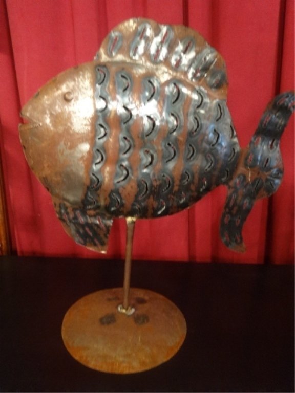 LARGE METAL FISH SCULPTURE, BRONZE FINISH, ON ROUND (1 of 4)