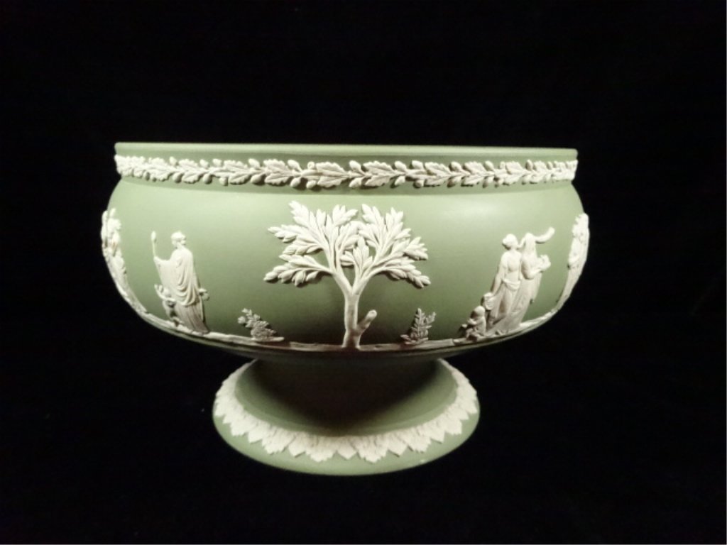 WEDGWOOD GREEN JASPERWARE PEDESTAL BOWL, APPROX 5.25" X: WEDGWOOD GREEN JASPERWARE PEDESTAL BOWL, APPROX 5.25" X 8.5"