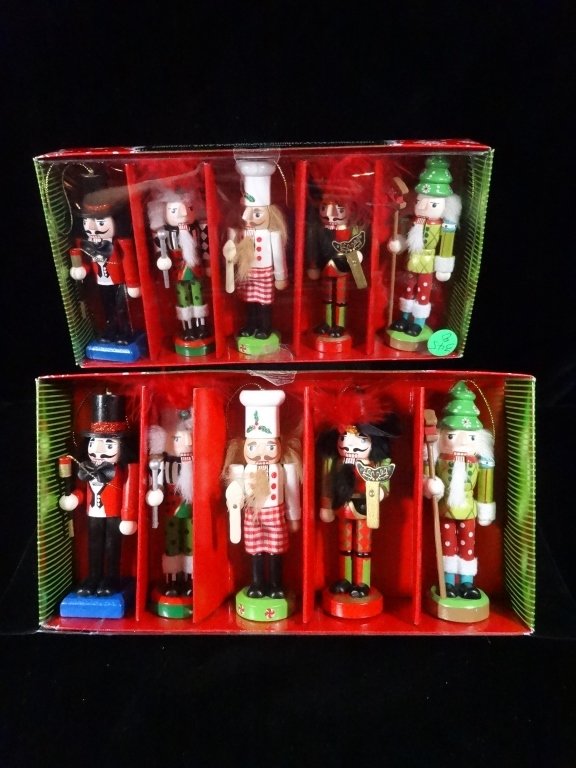 10 PC MINIATURE NUTCRACKERS, CHRISTMAS DECOR, PIER ONE, (1 of 4)