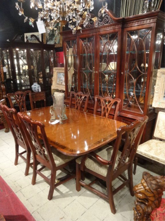THOMASVILLE MAHOGANY CHIPPENDALE DINING TABLE WITH 6