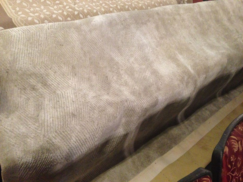 LARGE EDWARD FIELDS GRAY SILK RUG, TEXTURED DESIGN,: LARGE EDWARD FIELDS GRAY SILK RUG, TEXTURED DESIGN, LABELED 100% DULL SILK, VERY GOOD CONDITION WITH SOME LIGHT SPOTS, LABELED EDWARD FIELDS, 7'10" X 13'10", SKU358.02