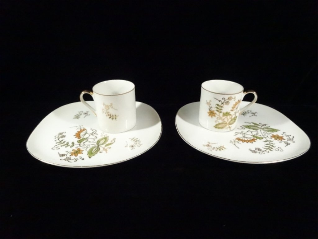 4 PC LUNCHEON SET, INCLUDES 2 PLATES & 2 CUPS, PLATES (1 of 3)