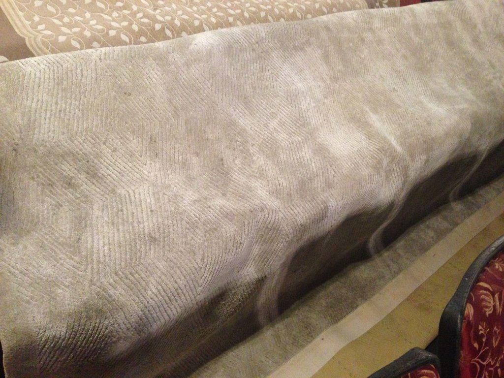 LARGE EDWARD FIELDS GRAY SILK RUG, TEXTURED DESIGN,: LARGE EDWARD FIELDS GRAY SILK RUG, TEXTURED DESIGN, LABELED 100% DULL SILK, VERY GOOD CONDITION WITH SOME LIGHT SPOTS, LABELED EDWARD FIELDS, 7'10" X 13'10", SKU358.02