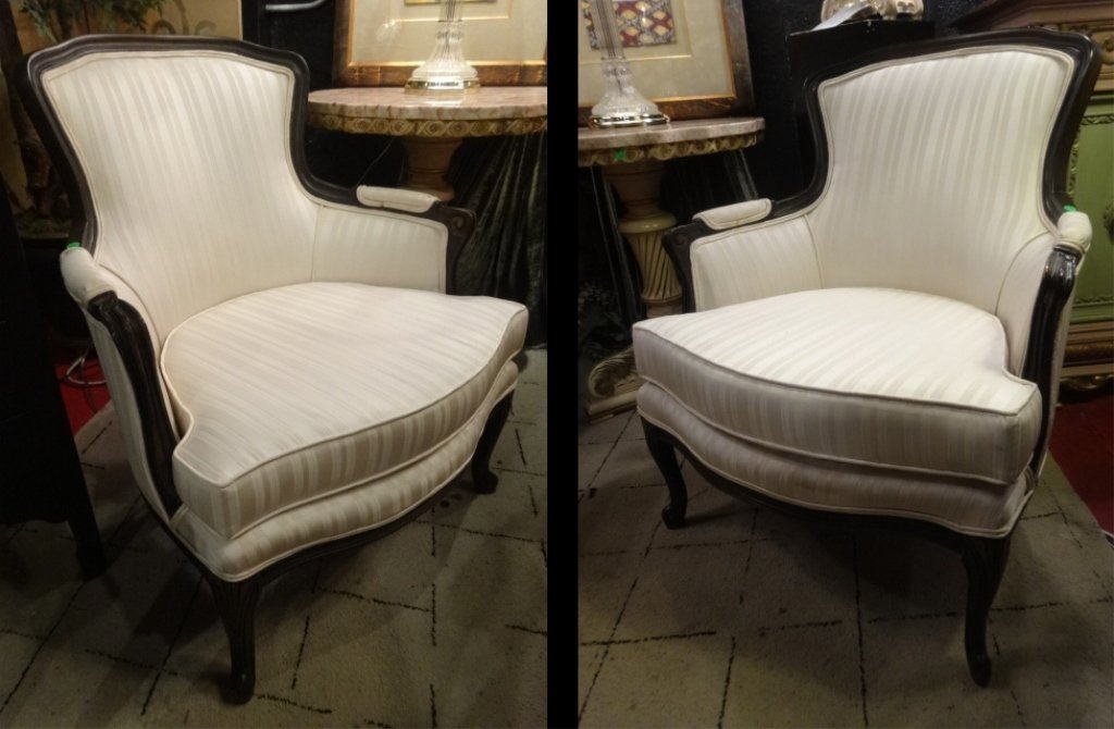 PAIR LOUIS XV BERGERE CHAIRS, WHITE UPHOLSTERY,: PAIR LOUIS XV BERGERE CHAIRS, WHITE UPHOLSTERY, MAHOGANY FINISH WOOD FRAMES, VERY GOOD GENTLY USED VINTAGE CONDITION, SKU3395.18