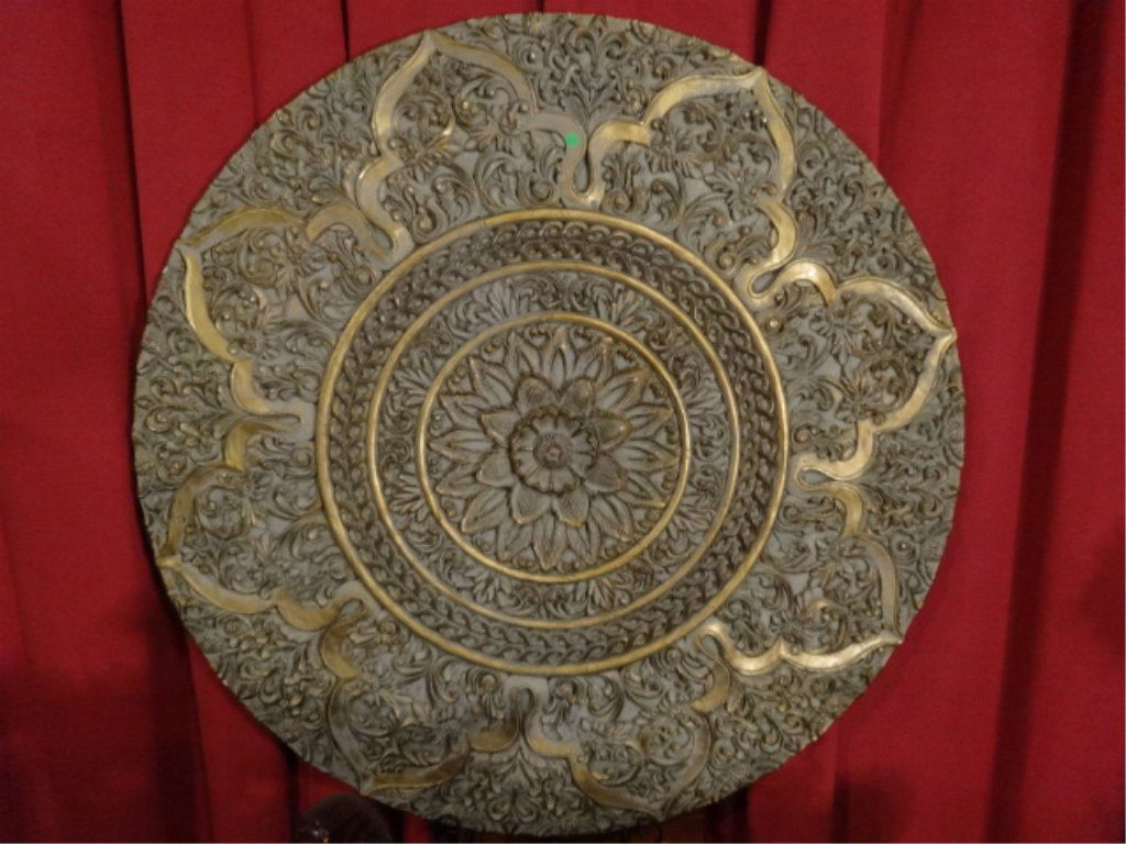 LARGE ROUND CARVED AND PAINTED WALL PLAQUE, GRAY AND (1 of 6)