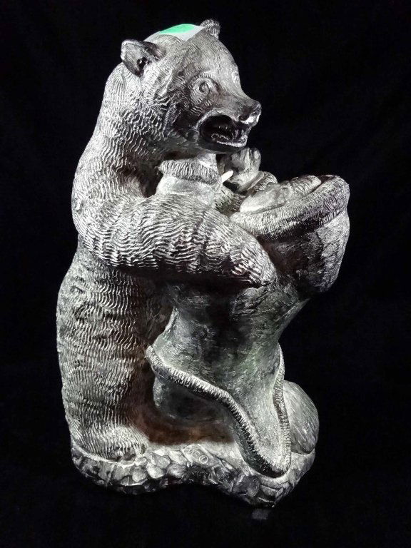 ESKIMO FIGHTING POLAR BEAR SCULPTURE (1 of 7)