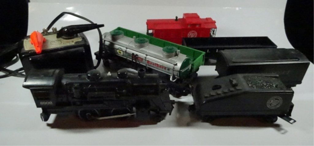 8 PC LIONEL TRAIN EQUIPMENT, INCLUDES LOCOMOTIVE 8902, (1 of 8)